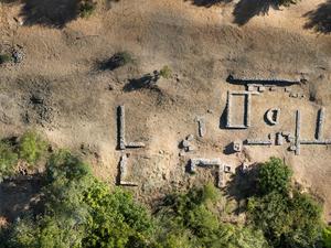 Blick auf das Demeter-Heiligtum im Archäologischen Park Siris-Herakleia. Links oben fand die erste Grabung statt.