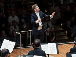 Thomas Guggeis dirigiert die Berliner Philharmoniker am 25.9.2025