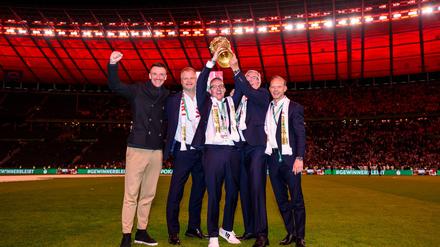 Rouven Kasper (r.) würde offenbar gern vom VfB Stuttgart zum FC Bayern wechseln. (Archivbild)