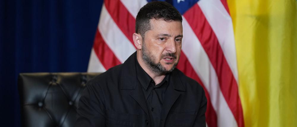 23.09.2025, USA, New York: Der ukrainischen Präsidenten Wolodymyr Selenskyj bei einem Treffen mit US-Präsident Trump am Rande der Generaldebatte der UN-Vollversammlung.