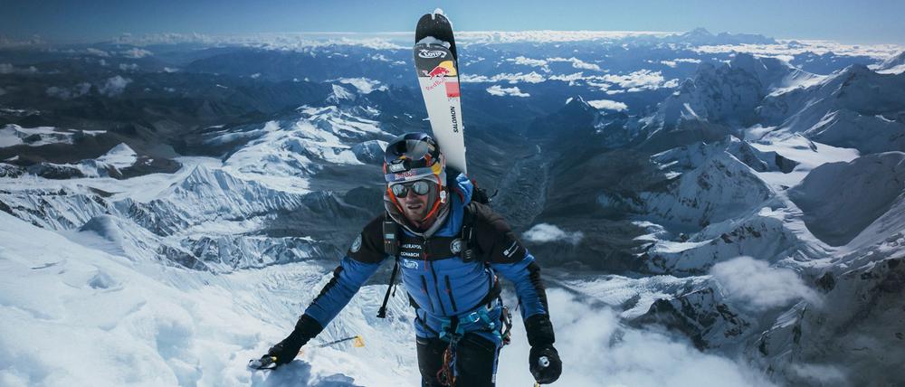 Der polnische Bergskifahrer Andrzej Bargiel am Mount Everest in Nepal vor seiner Abfahrt. 
