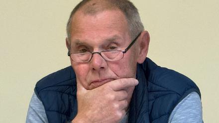 Jürgen Mevius (Unabhängige Wählergemeinschaft), Bürgermeister der Kleinstadt Klütz (Landkreis Nordwestmecklenburg), spricht bei einer Stadtvertretersitzung. 