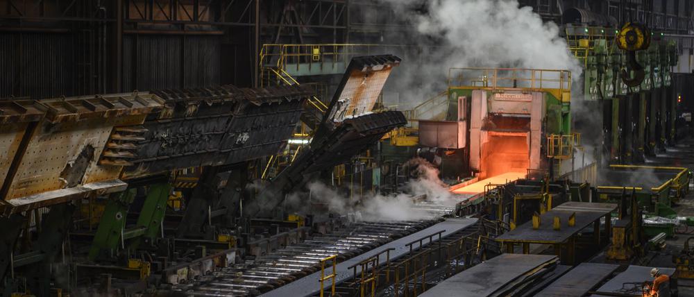 Stahlproduktion im Bremer Stahlwerk von Arcelor Mittal. 