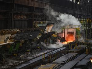Stahlproduktion im Bremer Stahlwerk von Arcelor Mittal. 