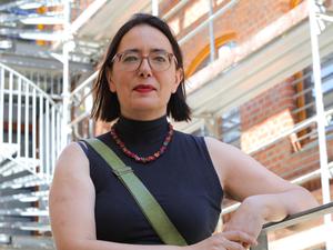 Helen Thein, Jahrgang 1969, war nach 1990 in der Gutenbergstraße 105 aktiv, dem ersten Ort der Fabrik. In Potsdam hielten sie vor allem ihre Freunde und ihr Netzwerk: „Das ist schon eine Art Zuhause“.
