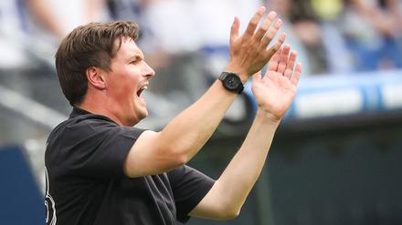Durfte den ersten Bundesliga-Sieg bejubeln: HSV-Trainer Merlin Polzin (Archiv) 
