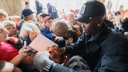Tausende Basketball-Fans feierten Dennis Schröder in Braunschweig.