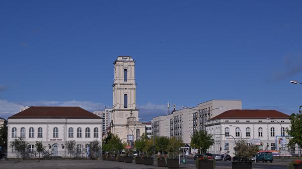 Der Wiederaufbau des derzeit knapp 60 Meter hohen Turms der Potsdamer Garnisonkirche ist vor allem wegen der Geschichte umstritten.