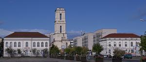 Der Wiederaufbau des derzeit knapp 60 Meter hohen Turms der Potsdamer Garnisonkirche ist vor allem wegen der Geschichte umstritten.