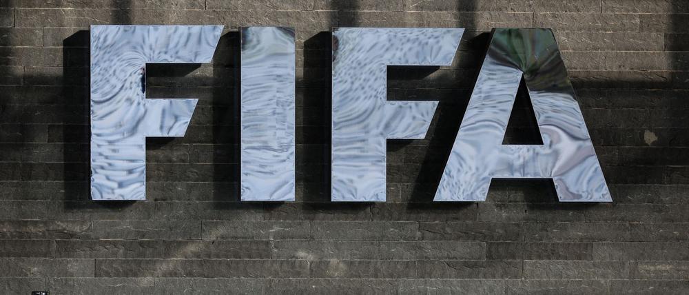 Die FIFA sperrt sieben Fußballer nach ihrem Einsatz für Malaysia. (Archivbild)