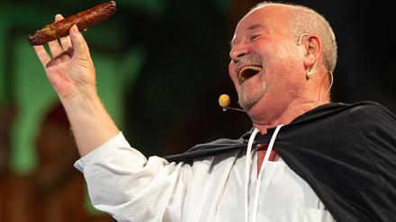 Vor dem Boxkampf um die älteste Bratwurstküche ein bisschen nachgestellte Geschichte: Probst Johann von Siebeleben soll 1404 erstmals eine Bratwurst erwähnt haben. Bernd Plachter spielte ihn nun. 
