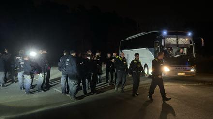 Polizeieinsatz auf dem Gelände der ehemaligen Raststätte Dreilinden. 