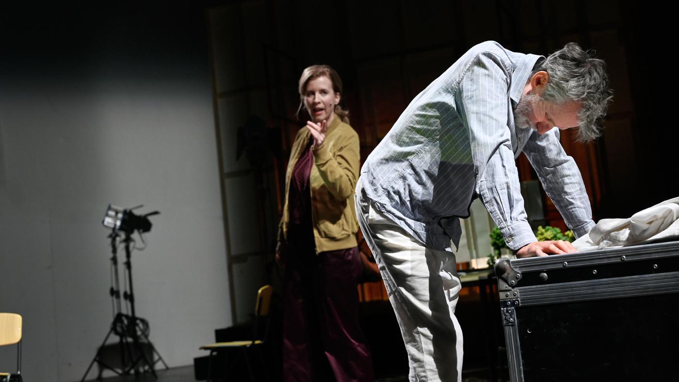 Literaturnobelpreis-f-r-die-KI-Der-Fall-McNeal-am-Deutschen-Theater