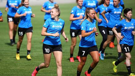 Laura Freigang (l.) und Margarita Gidion (r.) spielten gemeinsam beim 1. FFC Frankfurt in der ersten Liga. 