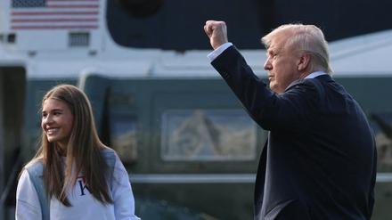 US-Präsident Donald Trump und seine Enkelin Kai Madison Trump vor dem Weißen Haus in Washington (Symbolbild)