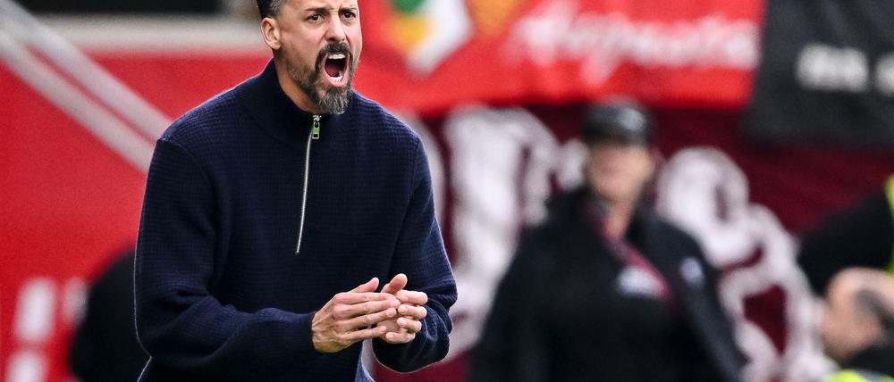 Sandro Wagner verlor mit dem FCA zum vierten Mal in Serie.