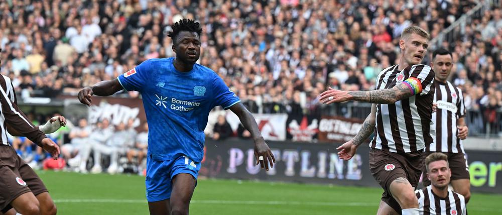 Erzielte die 1:0-Führung für Bayer: Edmond Tapsoba (M)