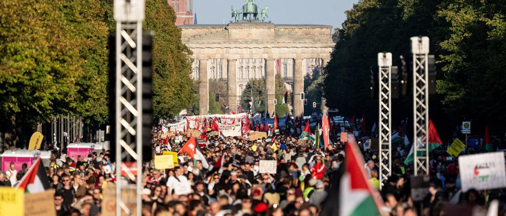 Zehntausende beteiligten sich an der Gaza-Demonstration und der Kundgebung zwischen Brandenburger Tor und Siegessäule.