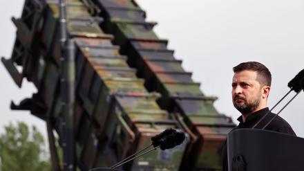 Nach neuerlichen russischen Luftschlägen hat der ukrainische Präsident Wolodymyr Selenskyj zum Stopp von russischen Importen aufgerufen. (Archivbild)