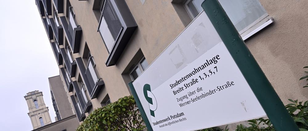 Potsdam, 01.10.2024, Lokales, Studentenwohnanlage Breite Straße 1, 3, 5, 7, Studentenwohnanlage Breite Strasse, Wohnheim, Studentenwerk Potsdam, Wohnblock, Foto: Ottmar Winter PNN ACHTUNG: Foto ist ausschließlich für redaktionelle Berichterstattung der PNN und des TGSP! Eine kommerzielle Nutzung, z.B. Werbung, ist ausgeschlossen. Die Weitergabe an nicht autorisierte Dritte, insbesondere eine weitergehende Vermarktung über Bilddatenbanken, ist unzulässig.