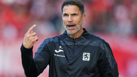 Wieder nichts: Patrick Glöckner verliert mit dem TSV 1860 München auch in Aue. (Archivbild)