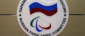 Das Logo des russischen Paralympischen Komitees hängt an einer Wand im Büro des Verbands in Moskau. 