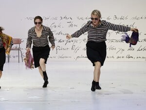 Spielzeitauftakt am Hans Otto Theater: „Also träumen wir mit hellwacher Vernunft“ in der Regie von Sascha Hawemann.