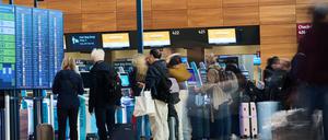 Passagiere am Flughafen BER müssen weiter mit Verzögerungen rechnen.