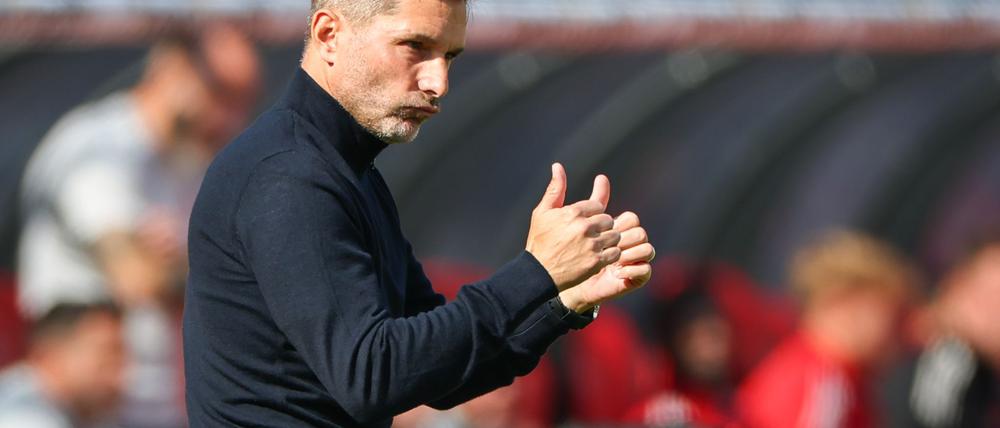 Daumen hoch: Hertha-Coach Stefan Leitl.