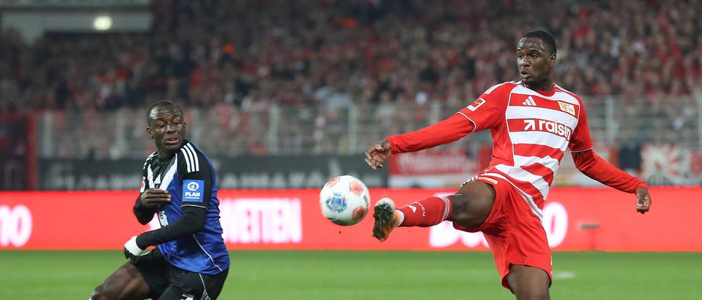 Unions Angriff um Stürmer Ilyas Ansah (rechts) blieb gegen den HSV blass.  