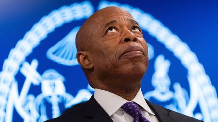 Eric Adams zieht sich aus dem Rennen zurück.