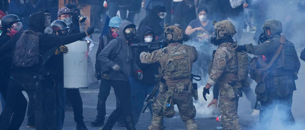 In Portland gibt es seit Längerem Proteste rund um eine ICE-Einrichtung - dabei wurde im Juni auch Tränengas gegen Demonstranten eingesetzt. (Archivbild)