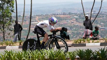 Die Deutsche Antonia Niedermaier beim Einzelzeitfahren der Frauen bei den Straßenrad-Weltmeisterschaften in Kigali. 