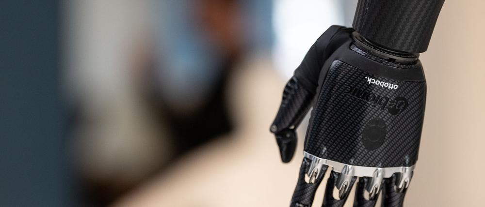 Handprothese im Showroom von Ottobock in Duderstadt. Der Orthopädietechnikhersteller geht an die Börse.