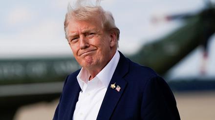 U.S. President Donald Trump reacts, as he arrives at Joint Base A ndrews, Maryland, U.S., September 26, 2025. REUTERS/Elizabeth Frantz