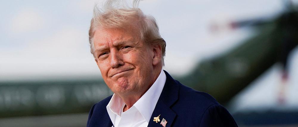 U.S. President Donald Trump reacts, as he arrives at Joint Base A ndrews, Maryland, U.S., September 26, 2025. REUTERS/Elizabeth Frantz