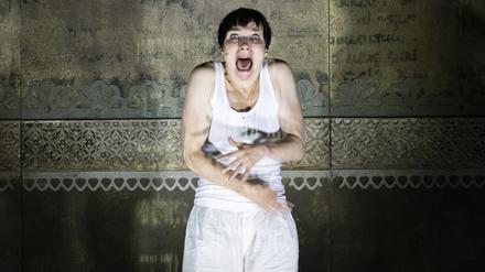 Allein auf der Welt: Kathrin Wehlisch als Josef K. 