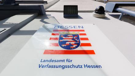 Eingang zum Landesamt für Verfassungsschutz in Wiesbaden.