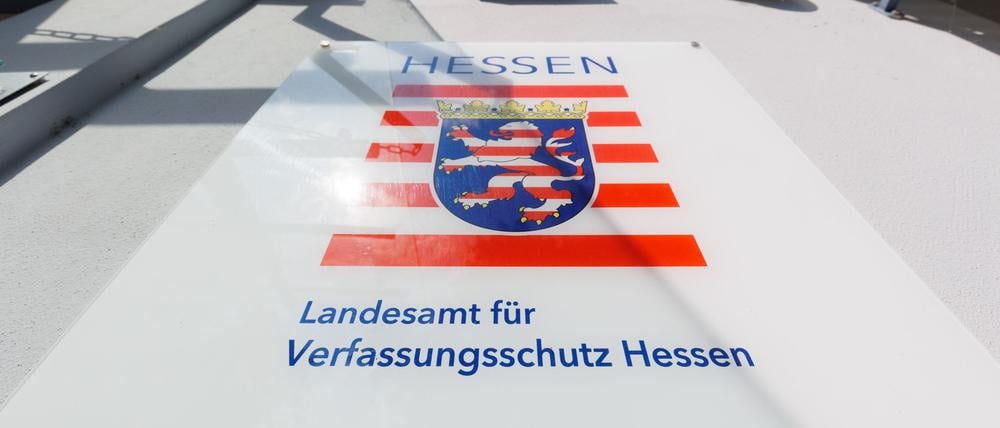 Eingang zum Landesamt für Verfassungsschutz in Wiesbaden.