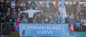 Eine kleine Kurve gibt es im Stadion Lichterfelde auch schon.