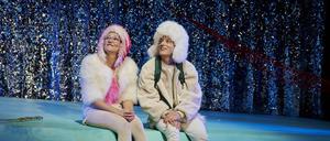 „Bär im Universum“ von Dea Loher am Hans Otto Theater. Hier Jelena Kunz als Schneehuhn und Gregor Knop als Eisbär.