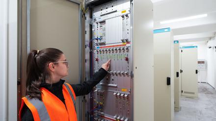 Das neue elektronische Stellwerk der BVG am Alexanderplatz ist bereits fertig und soll Im Laufe des Oktober in Betrieb gehen.