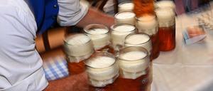 Bierausschank auf der Wiesn. Frauen fühlen sich auf dem Volksfest nicht immer wohl.