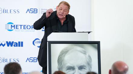 Ben Becker erinnerte bei einer Feier an Harald Juhnke.