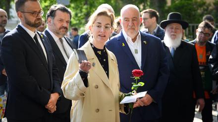 Karoline Preisler (M) erhält in diesem Jahr den Paul-Spiegel-Preis. (Archivbild) 