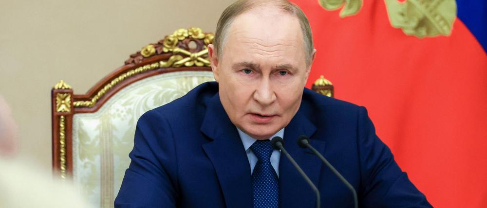 14.09.2025, Russland, Moskau: Der russische Präsident Wladimir Putin spricht bei einem Treffen zu wirtschaftlichen Fragen im Kreml.
