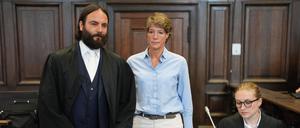 Christina Block (M), deutsche Gastronomin und Unternehmerin, ihr Anwalt Ingo Bott, Verteidiger von Block, und Anwältin Paula Wlodarek, Verteidigerin von Block.