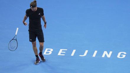 Alexander Zverev ließ seinen Frust am Schläger aus.