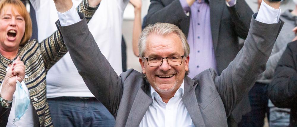 Marc Buchholz (CDU) jubelt nach Auszählung der Stimmen in Mülheim. 
