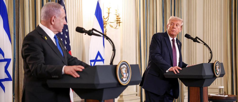 U.S. President Donald Trump and Israeli Prime Minister Benjamin Netanyahu hold a joint press conference in the State Dining Room at the White House, in Washington, D.C., U.S., September 29, 2025. REUTERS/Kevin Lamarque